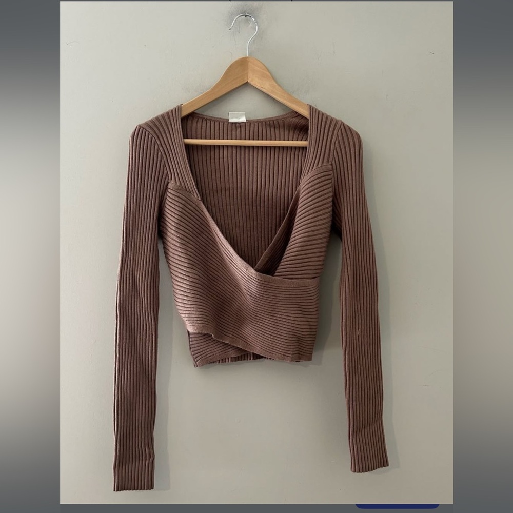 Abercrombie & Fitch Long Sleeve Ribbed Faux Wrap Cropped Nude Medium